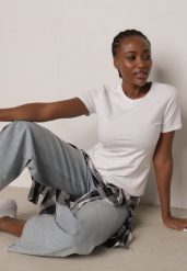 Biały Bawełniany T-shirt w Klasycznym Stylu Nedila. Białe t-shirty damskie Born2be, m, bez wzorów, z bawełny, bez kołnierzyka. Za 39.99 zł.