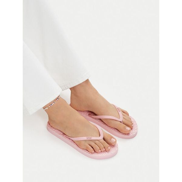 Japonki Roxy. Czerwone klapki damskie Roxy, bez wzorów, bez obcasa, bez zapięcia. Za 69.99 zł.