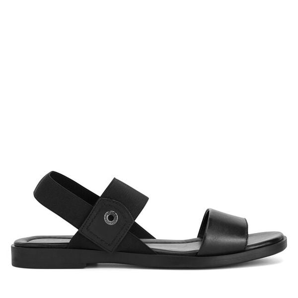 Sandały Lasocki. Czarne sandały damskie Lasocki, bez wzorów, bez obcasa, na płaskiej podeszwie, bez zapięcia. Za 119.99 zł.