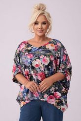 Kimonowa bluzka GABA w wielokolorowy print kwiatów PLUS SIZE XXL LATO. Bluzki damskie Moda Size Plus Iwanek, plus size, bez wzorów, z elastanu, eleganckie, z asymetrycznym kołnierzem, plus size, bez ramiączek. W wyprzedaży za 119.90 zł.