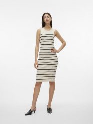 Vero Moda Sukienka dzianinowa w kolorze beżowym rozmiar: XS. Brązowe sukienki damskie Vero Moda, bez wzorów, z dzianiny, bez ramiączek. Za 92.45 zł.