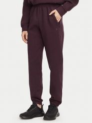 Under Armour Spodnie dresowe Ua Unstoppable 6013521 Bordowy Regular Fit. Czerwone spodnie dresowe damskie Under Armour, xs, bez wzorów, z dresówki. Za 399.99 zł.