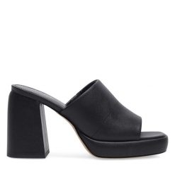 Klapki Jenny Fairy. Czarne klapki damskie Jenny Fairy, bez wzorów, bez obcasa, bez zapięcia. Za 83.99 zł.