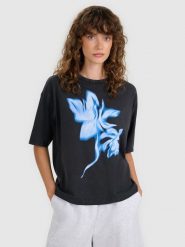 4F T-shirt oversize z nadrukiem damski - czarny L. Czarne t-shirty damskie 4F, l, bez wzorów, z bawełny, bez kołnierzyka. Za 69.99 zł.