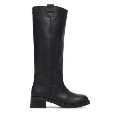 Kozaki Steve Madden. Czarne kozaki damskie Steve Madden, bez obcasa, na płaskiej podeszwie, bez zapięcia. Za 689.99 zł.