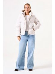 Garcia Kurtka zimowa w kolorze białym rozmiar: M. Białe kurtki damskie Garcia, na zimę, m, bez wzorów, z puchu, bez kaptura. Za 379.44 zł.