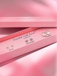 Created with Love 3-częściowy zestaw kolczyków-wkrętek "Glowly" z cyrkoniami rozmiar: onesize. Białe kolczyki damskie Created with Love, z cyrkonią, srebrne. Za 56.99 zł.