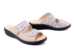 DR. BRINKMANN 700583-08 perle, klapki damskie. Brązowe klapki damskie Dr. Brinkmann, bez wzorów, ze skóry, bez obcasa, bez zapięcia. Za 242.17 zł.