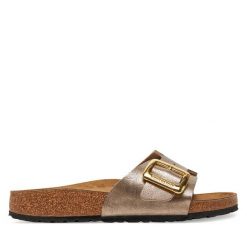 Klapki Birkenstock. Brązowe klapki damskie Birkenstock, bez wzorów, bez obcasa, bez zapięcia. Za 399.99 zł.