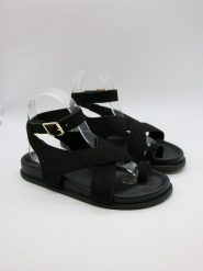 Bellucci Sandały w kolorze czarnym rozmiar: 39. Czarne sandały damskie Bellucci, bez wzorów, z otwartym noskiem, bez obcasa, bez zapięcia. Za 86.99 zł.