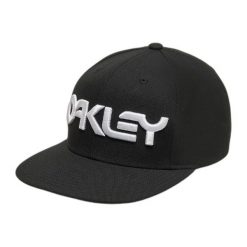 Czapka typu snapback Oakley Mark III. Czarne czapki z daszkiem damskie Oakley, bez wzorów. W wyprzedaży za 134.40 zł.
