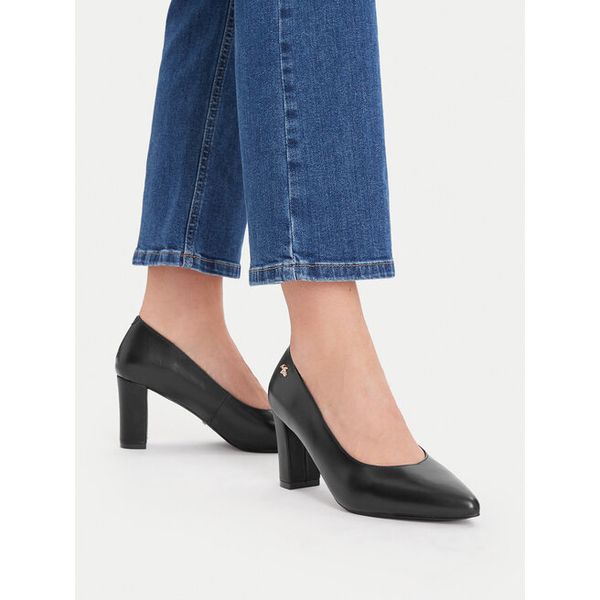 Czółenka MEXX. Czarne czółenka damskie Mexx, bez wzorów, bez obcasa. Za 299.99 zł.