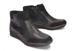 RIEKER 53782-00 black, botki damskie. Czarne botki damskie Rieker, na zimę, z polaru, bez obcasa, bez zapięcia. Za 339.90 zł.