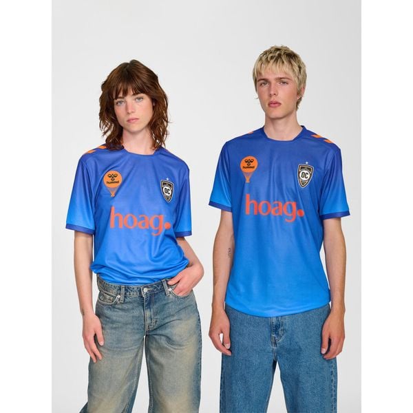 Koszulka domowa Hummel Orange County 2025/26. Białe koszulki damskie Hummel, bez wzorów, bez kołnierzyka, bez ramiączek. Za 340.00 zł.