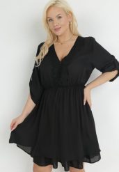 Czarna Rozkloszowana Sukienka Mini z Ozdobnym Dekoltem i Gumką w Pasie Braely. Czarne sukienki damskie Born2be, z aplikacjami, z gumy, eleganckie, bez ramiączek. W wyprzedaży za 72.24 zł.