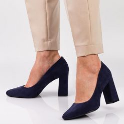 Granatowe zamszowe czółenka damskie na słupku Sergio Leone Pb216. Niebieskie czółenka damskie Sergio Leone, bez wzorów, z zamszu, bez obcasa, na słupku. Za 169.00 zł.