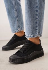 Czarne Basicowe Trampki z Podeszwą ze Żłobieniami Laurinatea. Czarne trampki damskie Born2be, bez wzorów, z jeansu, bez zapięcia. Za 69.99 zł.