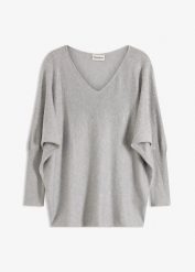 Sweter z cienkiej dzianiny z rękawami typu nietoperz i kryształkami. Czarne swetry klasyczne damskie bonprix, z dzianiny, bez kołnierzyka. Za 179.99 zł.