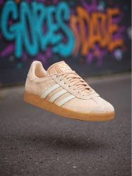 Adidas Sneakersy Gazelle JS1384 Beżowy. Brązowe obuwie sportowe damskie Adidas, ze skóry, bez zapięcia. Za 359.99 zł.