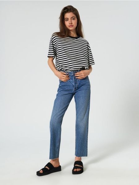 Jeansy straight high waist - niebieski. Niebieskie jeansy damskie Sinsay, z podwyższonym stanem. Za 89.99 zł.