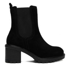 Botki Lasocki. Czarne botki damskie Lasocki, bez obcasa, na słupku, bez zapięcia. Za 249.99 zł.
