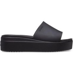Klapki plażowe damskie Crocs Brooklyn Slide. Czarne klapki damskie Crocs, bez wzorów, bez obcasa, bez zapięcia. Za 165.99 zł.