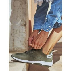Buty z recyklingu dla kobiet TBS Confort. Brązowe obuwie sportowe casual damskie TBS, bez zapięcia. Za 445.50 zł.