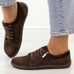 Brązowe zamszowe skórzane Polskie półbuty damskie barefoot Gregors 1153. Brązowe półbuty damskie GREGORS, na jesień, bez wzorów, z jeansu, bez obcasa, na płaskiej podeszwie, bez zapięcia. Za 379.00 zł.