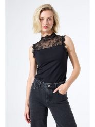 Garcia Bluzka w kolorze czarnym rozmiar: XXL. Czarne bluzki damskie Garcia, xxl, bez wzorów, z koronki, bez kołnierzyka, bez ramiączek. Za 101.47 zł.
