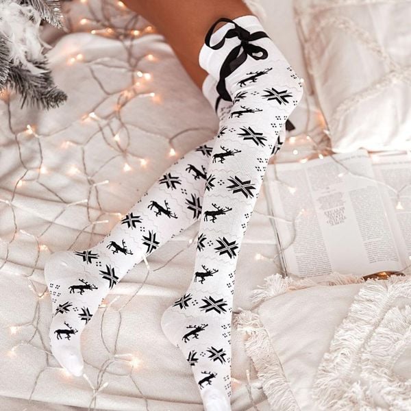 Zakolanówki zimowe ze wstążką 1062 wh/bk. Białe pończochy i pasy Milena, bez wzorów, z bawełny. Za 43.00 zł.