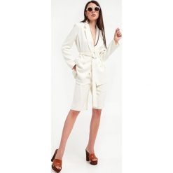 Spodenki KARL LAGERFELD. Szorty damskie KARL LAGERFELD, bez wzorów. W wyprzedaży za 725.57 zł.