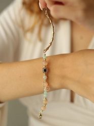 Pierres delicates Pozłacana bransoletka z kamieniami szlachetnymi i perłami rozmiar: onesize. Białe bransoletki damskie Pierres delicates, pozłacane. Za 52.99 zł.