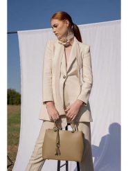 Christian Laurier Skórzana torebka "Armel" w kolorze beżowym - 30 x 23 x 10 cm rozmiar: onesize. Brązowe torebki klasyczne damskie Christian Laurier, z materiału, przez ramię, bez dodatków. Za 260.99 zł.