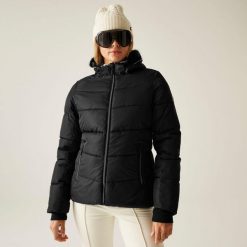 Damska kurtka narciarska Dare 2B Glamorize V. Czarne kurtki damskie Dare 2b, bez wzorów, bez kaptura. Za 379.99 zł.