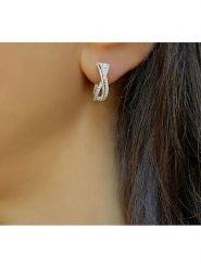 Les Petites Précieuses Srebrne kolczyki-kreole z cyrkoniami rozmiar: onesize. Szare kolczyki damskie Les Petites Précieuses, z cyrkonią, srebrne. Za 100.75 zł.