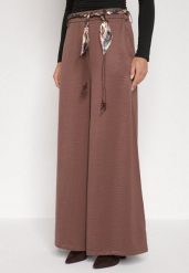 Brązowe Spodnie o Szerokim Kroju Ozdobione Paskiem Tusrina. Brązowe spodnie materiałowe damskie Born2be, bez wzorów, z jeansu. Za 119.99 zł.