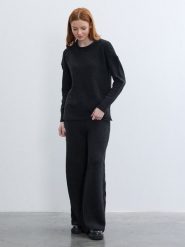 BGN Spodnie w kolorze czarnym rozmiar: 36. Czarne spodnie materiałowe damskie BGN, bez wzorów, z materiału. Za 143.99 zł.