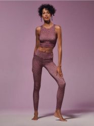 Legginsy ze wzorem GYM HARD - wielobarwny. Legginsy damskie Sinsay, l, bez wzorów, z włókna. Za 39.99 zł.