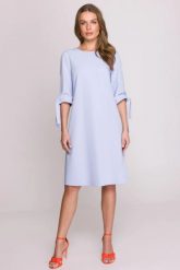 Klasyczna elegancka sukienka trapezowa błękitna. Niebieskie sukienki damskie Stylove, bez wzorów, z materiału, biznesowe, bez ramiączek. Za 299.00 zł.