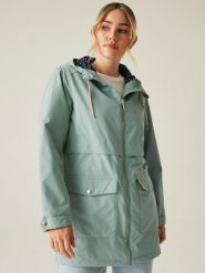 Regatta Kurtka przeciwdeszczowa "Navaeh" w kolorze miętowym rozmiar: 50. Zielone kurtki sportowe damskie Regatta, bez wzorów, bez kaptura. Za 122.45 zł.