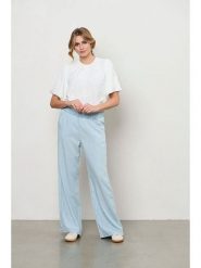 &Co Woman Spodnie "Jacinta" w kolorze błękitnym rozmiar: L. Niebieskie spodnie materiałowe damskie &Co Woman, bez wzorów, z lyocellu. Za 239.99 zł.