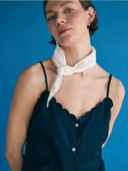 Ażurowa chusta z bawełny - biały. Białe chusty damskie Reserved, w ażurowe wzory, z bawełny. Za 59.99 zł.