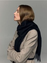 Wełniany szalik - czarny. Czarne szaliki damskie Reserved, bez wzorów, z wełny. Za 199.99 zł.