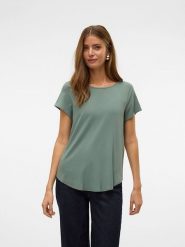 Vero Moda Koszulka w kolorze zielonym rozmiar: XS. Zielone bluzki damskie Vero Moda, s, bez wzorów, z wiskozy, klasyczne, bez kołnierzyka, bez ramiączek. Za 48.39 zł.