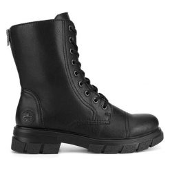 Botki Rieker. Czarne botki damskie Rieker, bez obcasa, na płaskiej podeszwie, bez zapięcia. Za 351.99 zł.