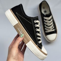 Czarne trampki damskie Super Star 525-c4. Czarne trampki damskie Suzana, bez wzorów, z tkaniny, bez zapięcia. Za 109.00 zł.