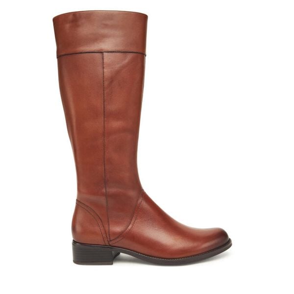 Oficerki Caprice. Brązowe kozaki damskie Caprice, bez obcasa, na płaskiej podeszwie, bez zapięcia. Za 479.99 zł.