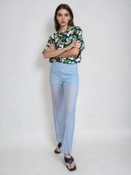 Monki Spodnie w kolorze błękitnym rozmiar: M. Niebieskie spodnie materiałowe damskie Monki, bez wzorów, z koronki. Za 43.99 zł.