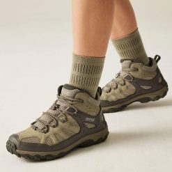 Buty damskie trekkingowe wysokie z membraną Edgepoint IV. Brązowe obuwie trekkingowe damskie Regatta, z syntetyku, bez zapięcia. Za 364.50 zł.