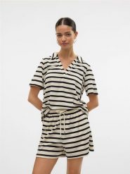 Vero Moda Koszulka polo w kolorze białym rozmiar: M. Białe bluzki damskie Vero Moda, m, bez wzorów, bez kołnierzyka, bez ramiączek. Za 88.02 zł.
